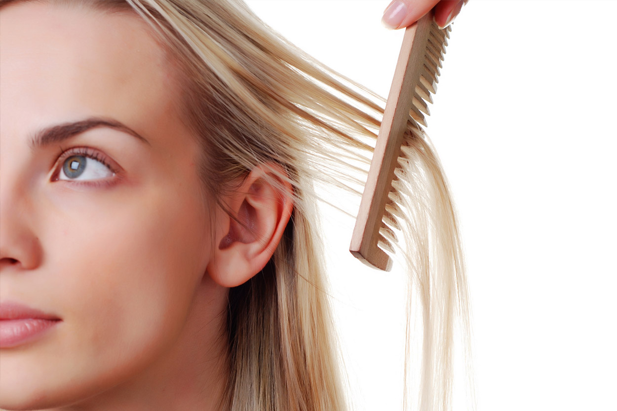 O que fazer quando o cabelo está caindo muito? Veja 4 possíveis tratamentos